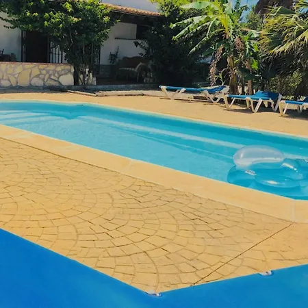 Andalucia בית הארחה